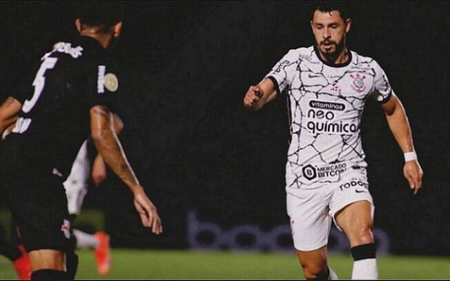 Em jogo agitado, Corinthians busca empate no fim e aumenta invencibilidade