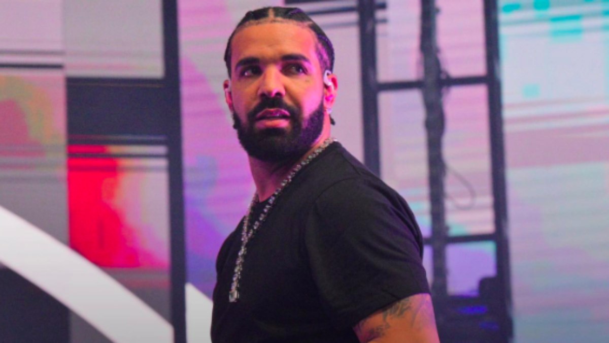 O rapper Drake foi criticado por cancelar sua participação no festival