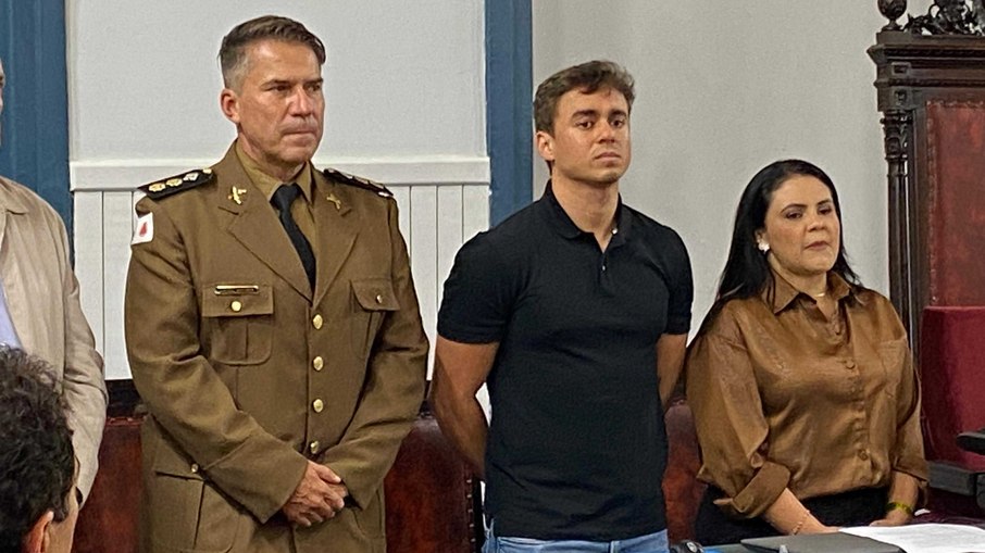 Deputado Nikolas Ferreira em sessão que concedeu a ele o título de cidadão honorário de Juiz de Fora (MG)