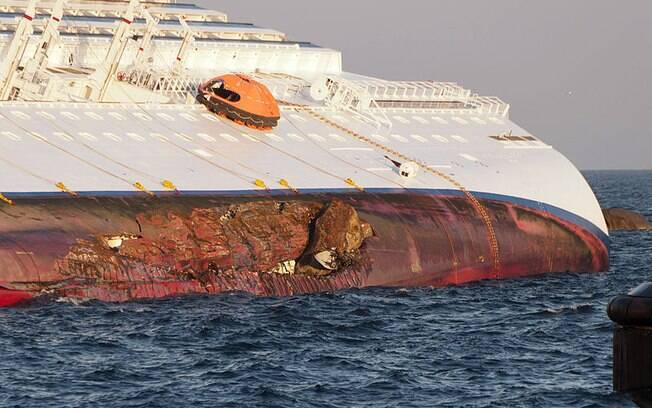 O navio Costa Concordia se acidentou em 13 de janeiro de 2012, uma sexta-feira