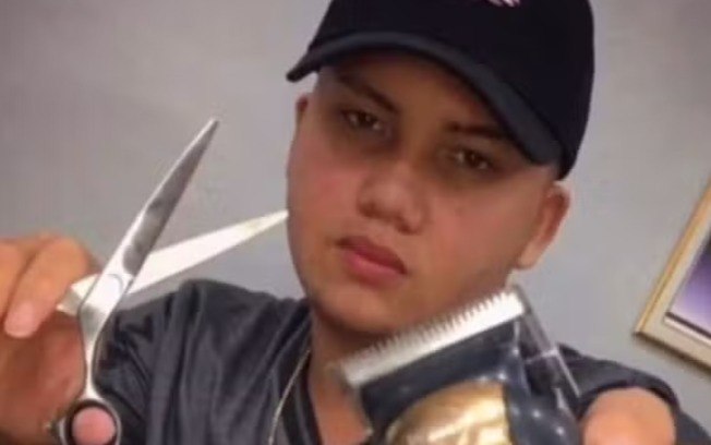 Franklin Lopes Rodrigues, de 19 anos, foi assassinado dentro de uma barbearia na Região do Barreiro, em Belo Horizonte Franklin Lopes Rodrigues, de 19 anos, foi assassinado dentro de uma barbearia na Região do Barreiro, em Belo Horizonte