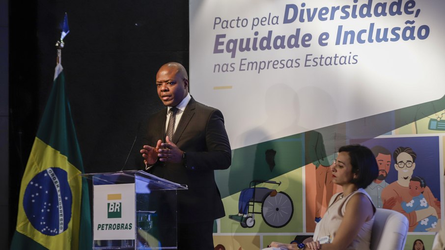 Ministro Silvio Almeida, participa da cerimônia do pacto pela diversidade, equidade e inclusão nas empresas estatais