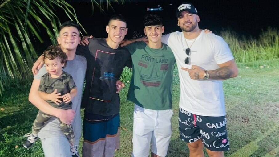 Hadson descobriu recentemente que tem um filho de 19 anos