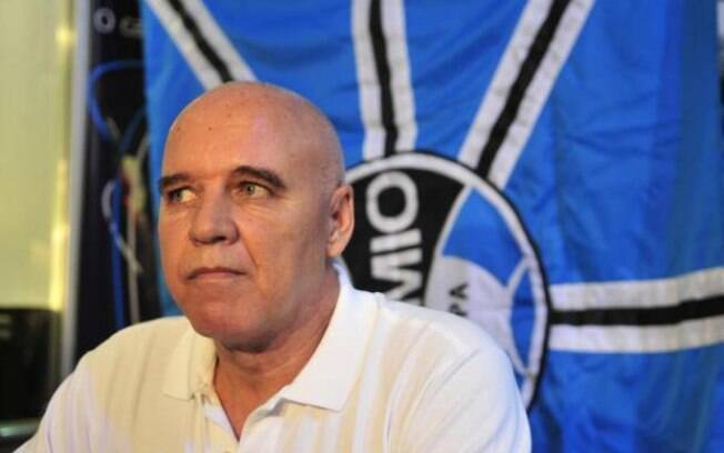 Valdir Espinosa, técnico campeão mundial com o Grêmio, morre aos