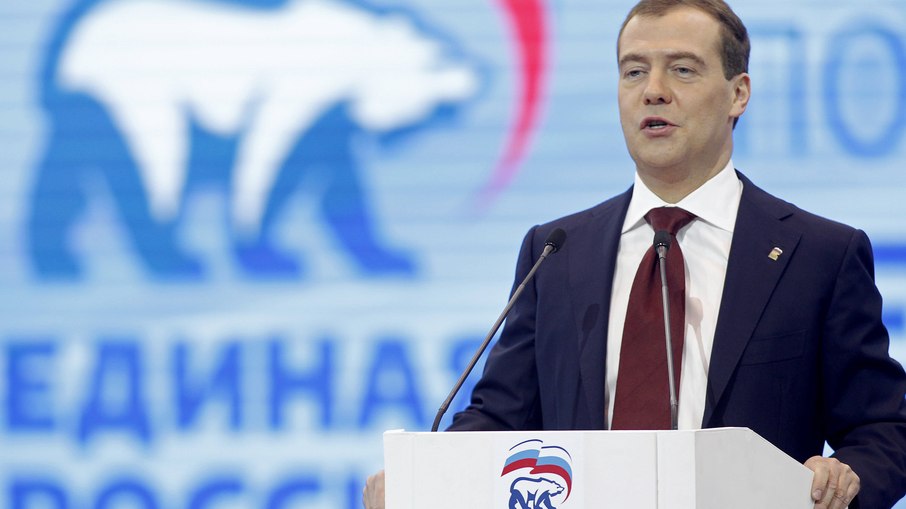  Dmitri Medvedev acusa Alemanha de guerra híbrida
