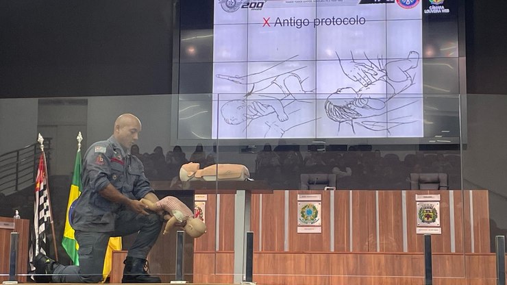 Louveira capacita profissionais da Educação em primeiros socorros