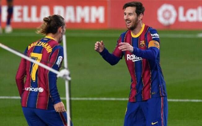 Messi começa no banco, entra no segundo tempo e decide para Barça