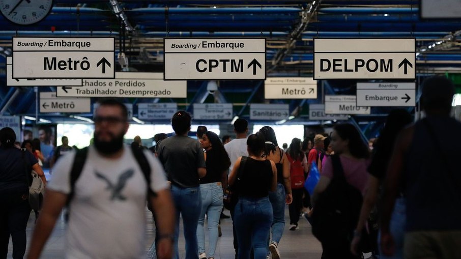 Metrô de São Paulo funciona parcialmente em três linhas