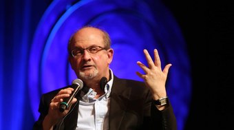 Suspeito de ataque contra Salman Rushdie se declara inocente, afirma advogado