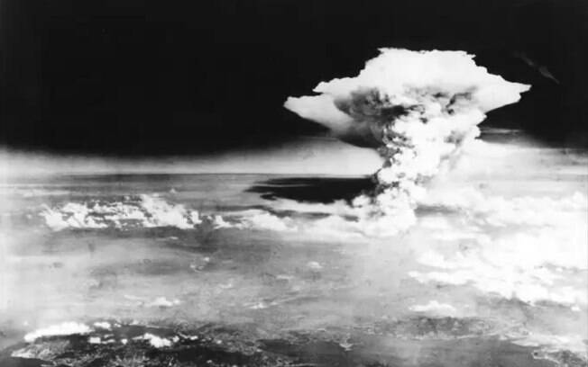 Imagem do bombardeio da cidade de Hiroshima, no Japão, que se tornou um símbolo da Segunda Guerra Mundial