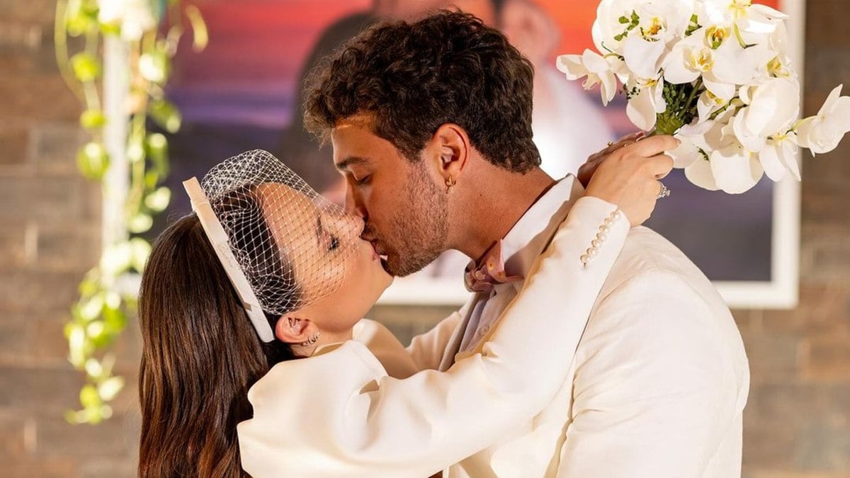 Larissa Manoela e André Luiz Frambach celebram Bodas de Beijinho