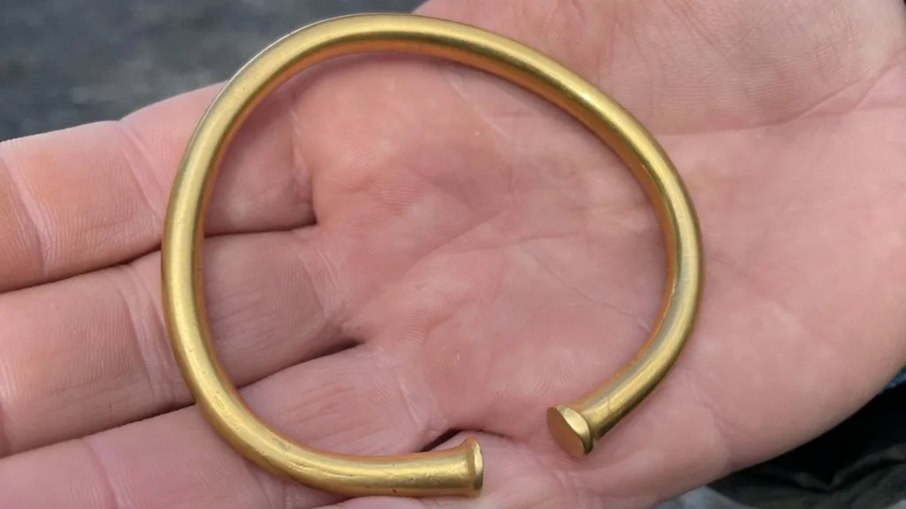 Pulseira de ouro tem cerca de 3.000 anos Pulseira de ouro tem cerca de 3.000 anos
