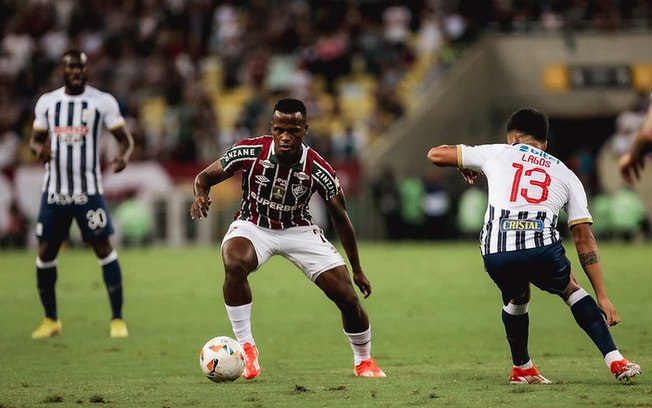 Arias em ação pelo Fluminense contra o Alianza Lima. Craque foi importante de novo