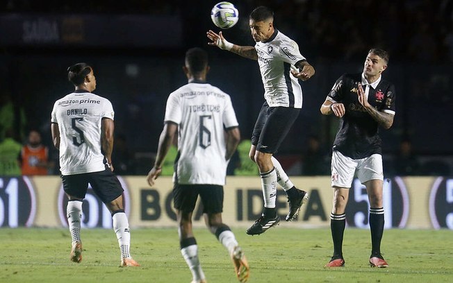 Philipe Sampaio atuou na zaga do Botafogo ao lado de Bastos