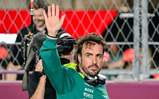 Fernando Alonso pouco antes do início do GP do Catar de F1, neste domingo, no circuito de Lusail