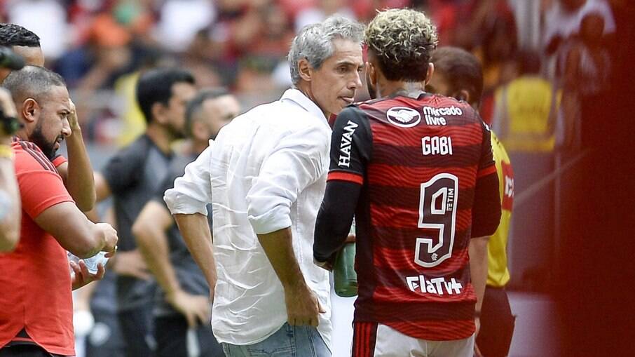 Paulo Sousa dá recado a Jorge Jesus após perder clássico pelo Flamengo
