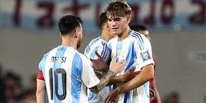 Messi se aproxima de recorde histórico de lenda brasileira