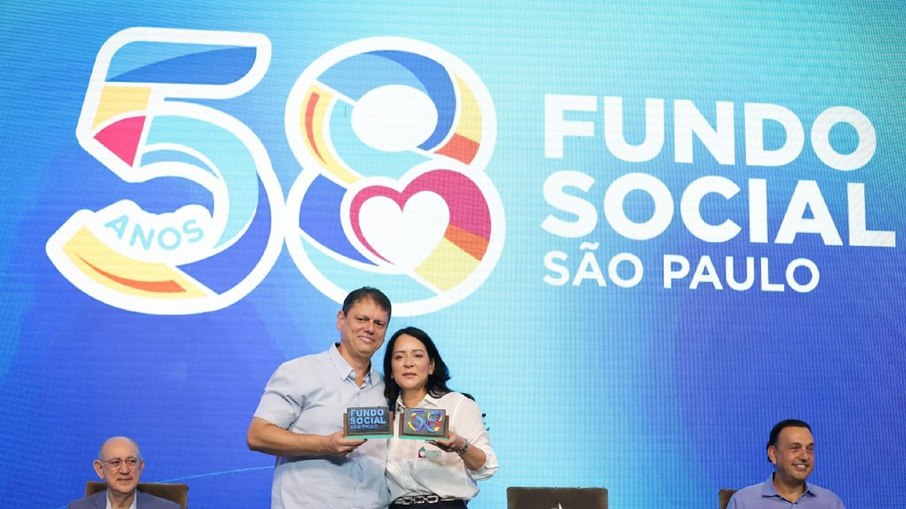 Tarcísio de Freitas, e a primeira-dama e presidente do Fundo Social Cristiane Freitas durante celebração de aniversário da instituição