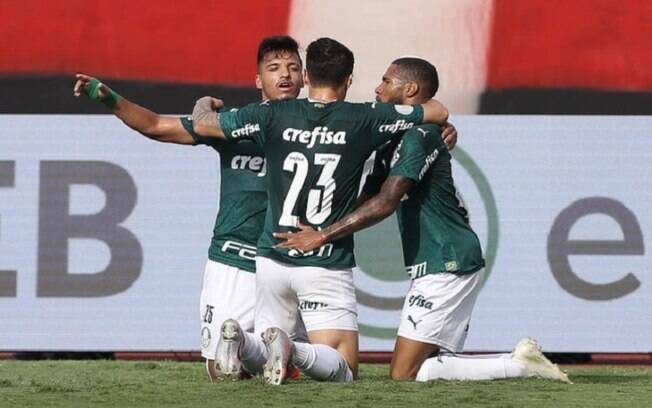 Palmeiras quebra jejum no Brasileiro e bate o Atlético-GO fora de casa