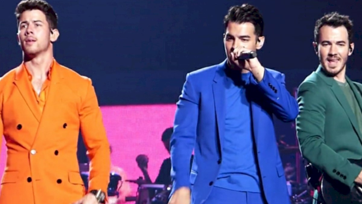Jonas Brothers fecham parceria para show no Ano Novo