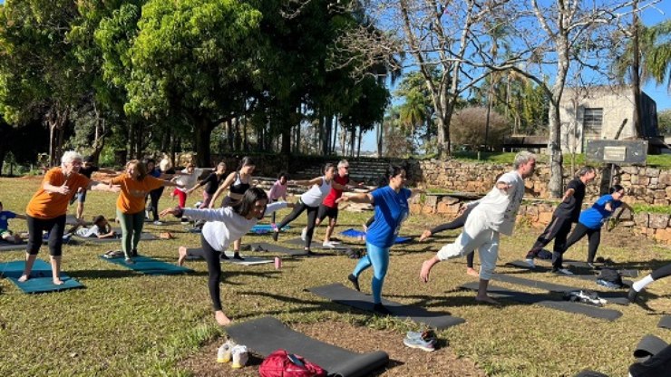 Yoga e mandalas movimentam a "Feira Arte na Praça" em Valinhos