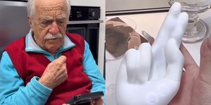 Ary Fontoura se impressiona com brinquedo sexual: "Nunca vi"