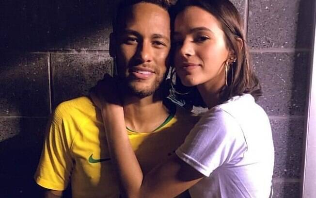 Posicionamento político pode ter a ver com término de Neymar e Bruna Marquezine