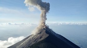 Erupção de vulcão gera novo alerta de tsunami