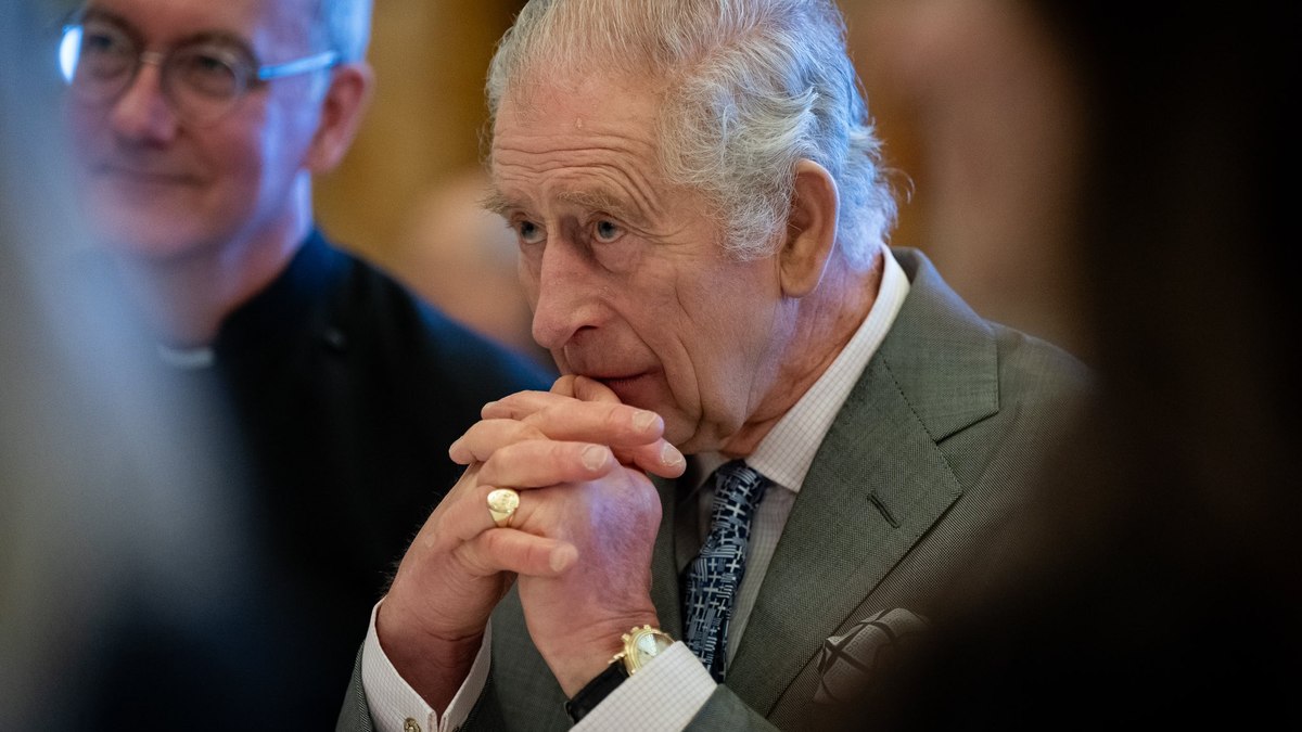 Rei Charles III está tratando de um câncer de próstata