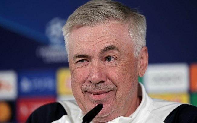 Carlo Ancelotti durante uma coletiva de imprensa no estádio Santiago Bernabéu no 'Media Day' do Real Madrid, antes da final da Liga dos Campeões em Madri, 27 de maio de 2024