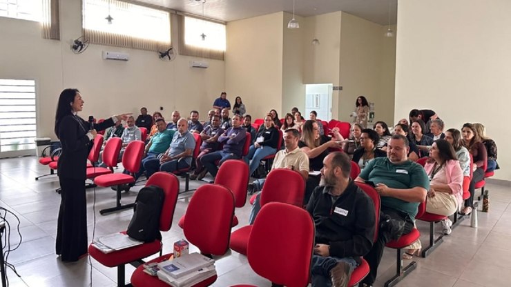Vinhedo capacita servidores em liderança e comunicação