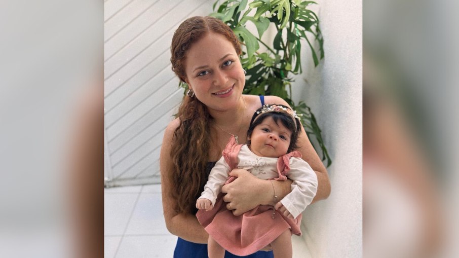 Bebê de PE viraliza ao ser confundida com boneca reborn Bebê de PE viraliza ao ser confundida com boneca reborn