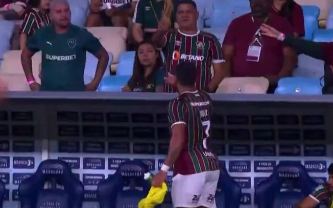 Hulk pediu desculpas após discutir com torcedor do Fluminense Hulk pediu desculpas após discutir com torcedor do Fluminense
