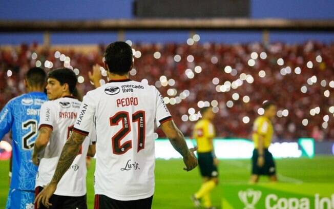 Pedro publica mensagem à torcida e deixa futuro no Flamengo em aberto