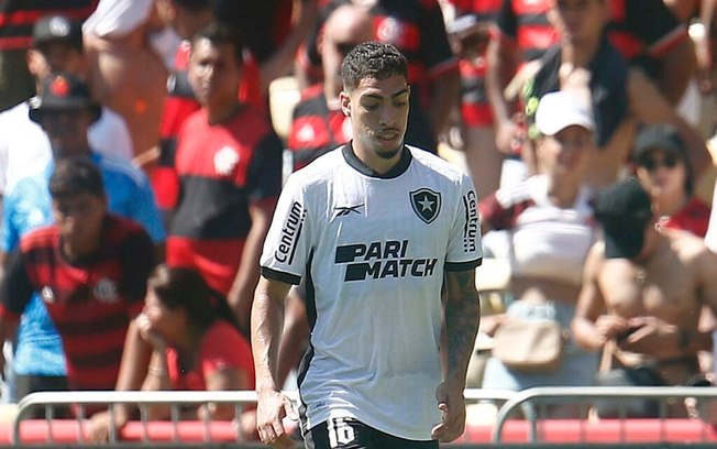 Hugo em campo pelo Botafogo