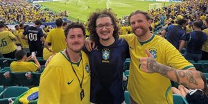 Sai, Zica! Fã azarado e cabeludo do United torce pelo Brasil