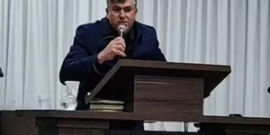Pastor morre após passar mal em pregação transmitida online
