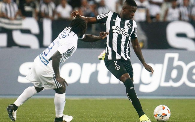 Luiz Henrique foi titular nos dois últimos jogos do Botafogo na Libertadores 