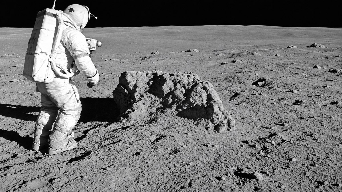 Partículas minúsculas espalhadas pelo solo da Lua podem guardar vestígios de civilizações extraterrestres Partículas minúsculas espalhadas pelo solo da Lua podem guardar vestígios de civilizações extraterrestres