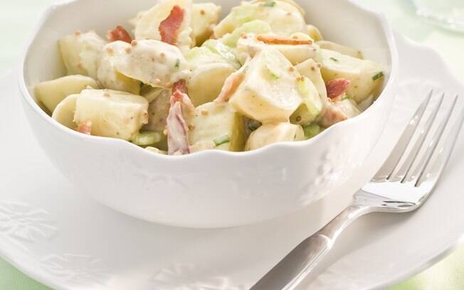 Foto da receita Maionese de batata bolinha com cebolinha, mostarda e bacon pronta.