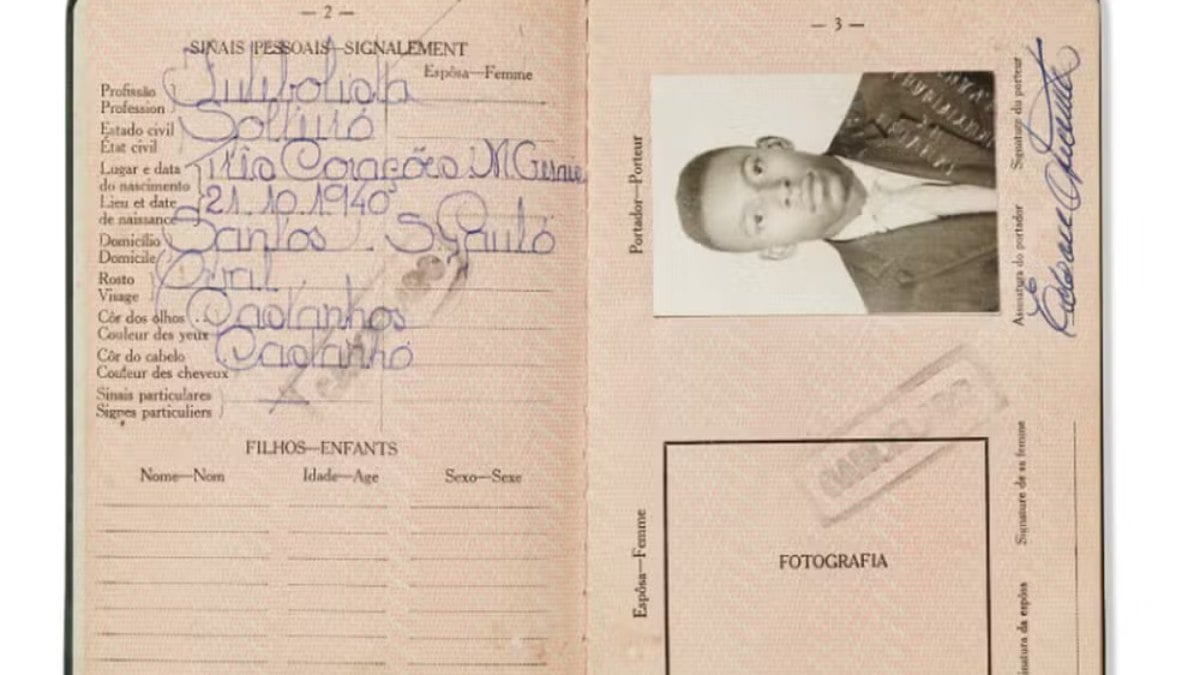 Passaporte de Pelé que será leiloado