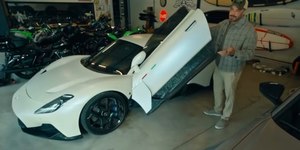 Felipe Titto abre a garagem e mostra seus carros mais especiais