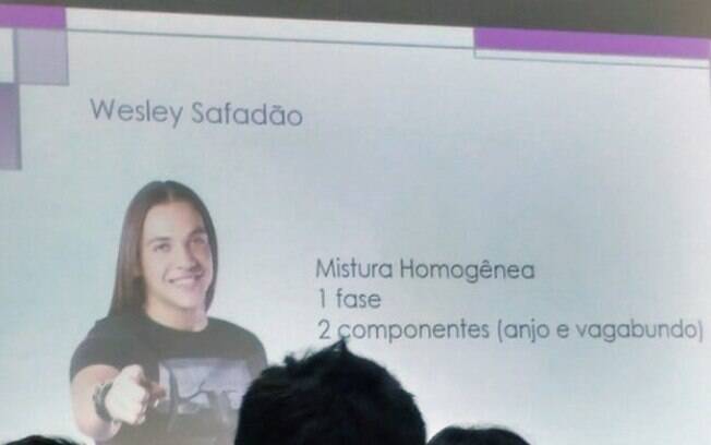 Tantos cantores e foram logo escolher esse? Gostei da escolha.