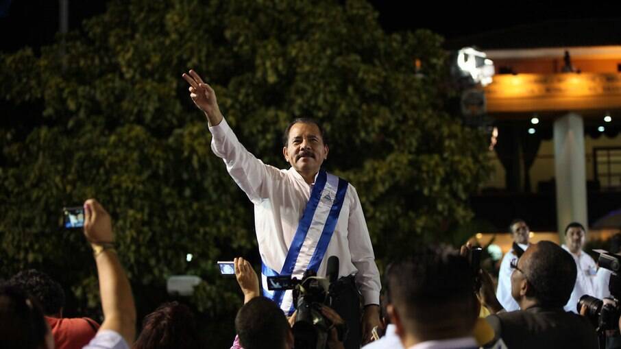Após prisão de rivais e opositores, Daniel Ortega é reeleito na Nicarágua