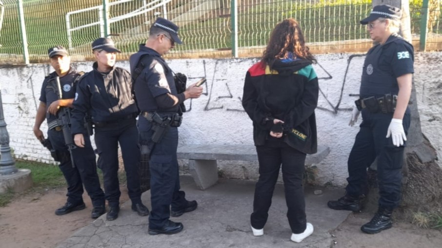 Adolescente de 17 anos no Terminal Rodoviário com maconha e cocaína Adolescente de 17 anos no Terminal Rodoviário com maconha e cocaína