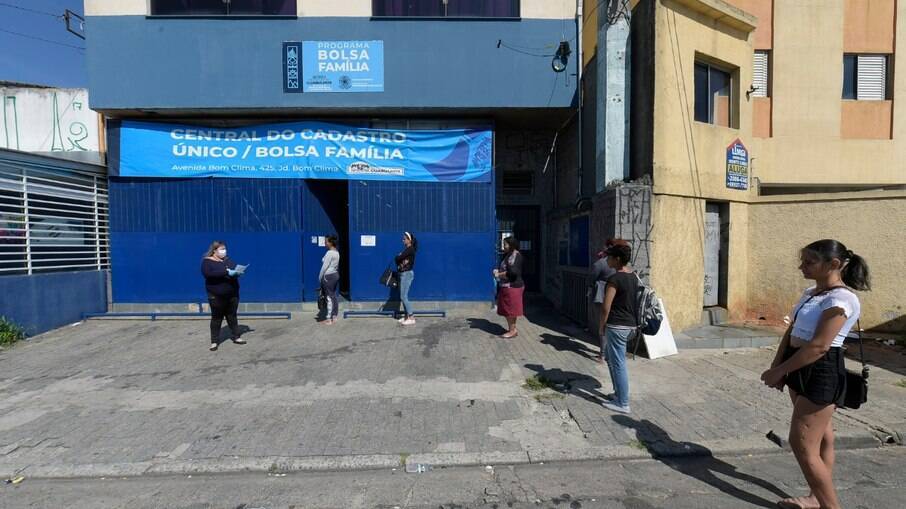 O Cadastro Único é a porta de entrada para a obtenção de benefícios sociais pagos pelos governos federal, estadual e municipal. O Cadastro Único é a porta de entrada para a obtenção de benefícios sociais pagos pelos governos federal, estadual e municipal.