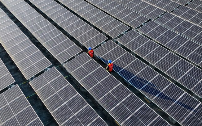 China é uma potência em manufaturados e também domina a produção de teconologias verdes como painéis solares
