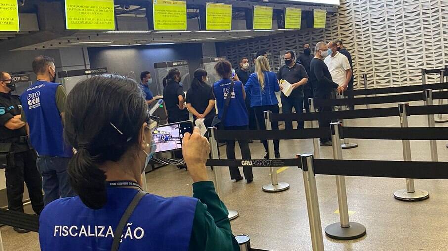 Agentes do órgão de defesa do consumidor constataram diversas irregularidades e lavraram o auto de infração. Agentes do órgão de defesa do consumidor constataram diversas irregularidades e lavraram o auto de infração.