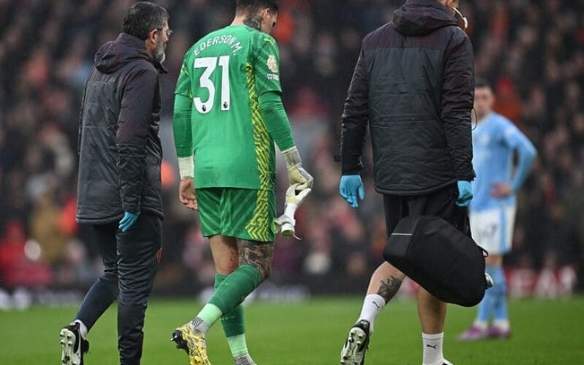 Ederson deixou o campo lesionado durante jogo contra o Tottenham 