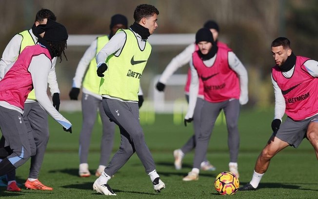 Aston Villa atua em casa contra o Tottenham pela copa da Inglaterra